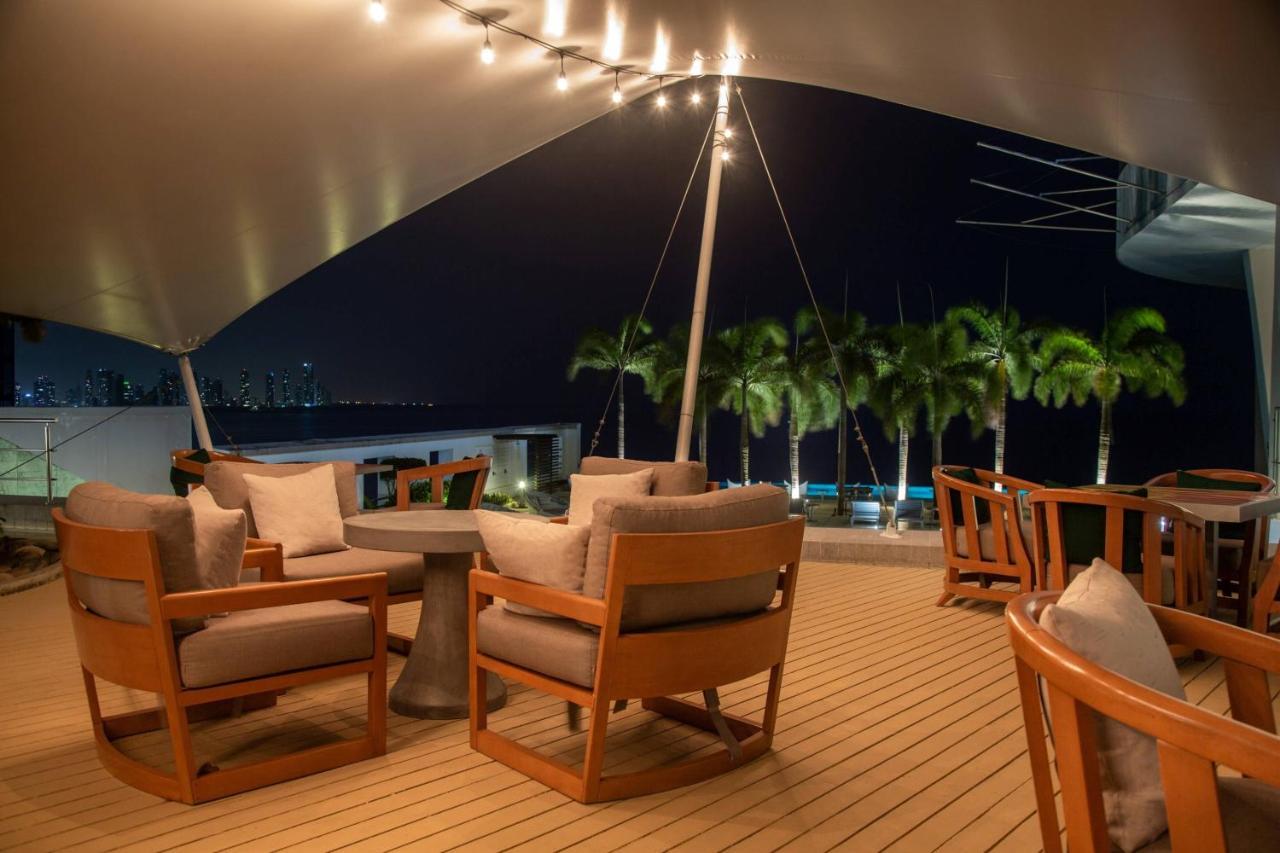 JW Marriott Panama Hotell Eksteriør bilde The deck of the Regent Seven Seas Mariner