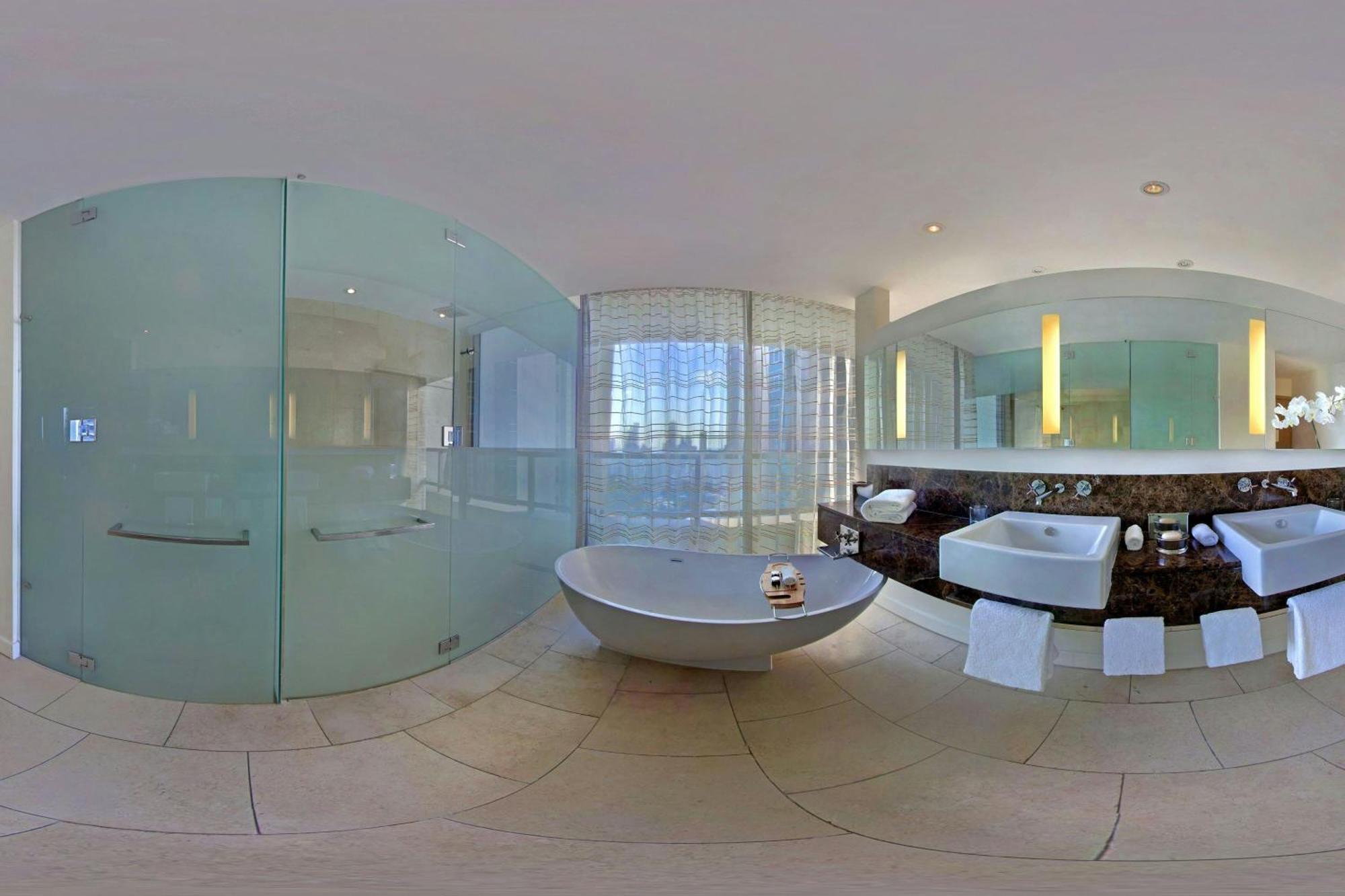 JW Marriott Panama Hotell Eksteriør bilde A bathroom in a hotel